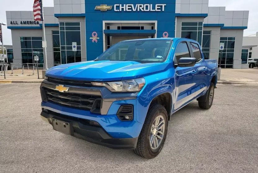 2024 Chevrolet Colorado LT photo 1