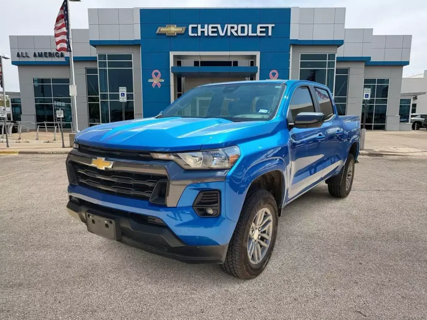 2024 Chevrolet Colorado LT photo 1