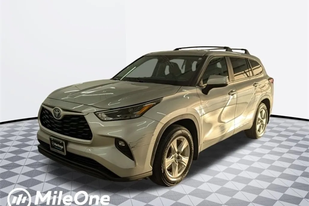 2023 Toyota Highlander Hybrid LE photo 1