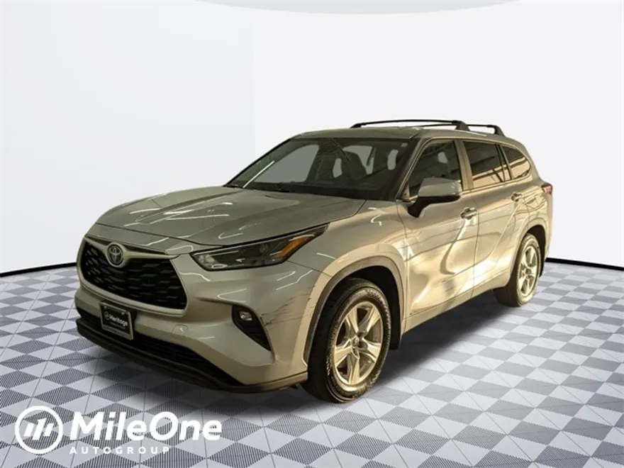 2023 Toyota Highlander Hybrid LE photo 1