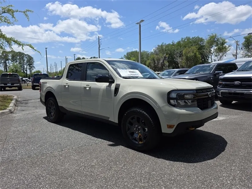2024 Ford Maverick Lariat photo 1