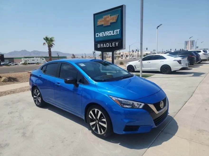 2022 Nissan Versa SR photo 1