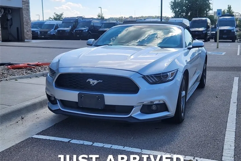 2016 Ford Mustang V6 Convertible photo 1
