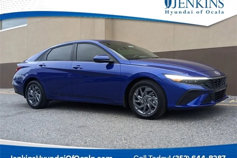 2025 Hyundai Elantra SEL Sport photo 1