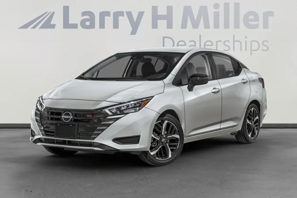 2025 Nissan Versa 1.6 SR photo 1