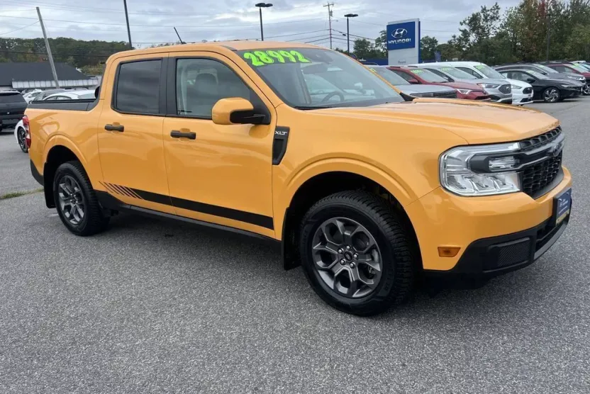 2023 Ford Maverick XLT photo 1