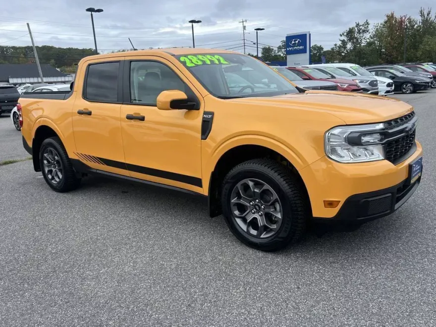 2023 Ford Maverick XLT photo 1