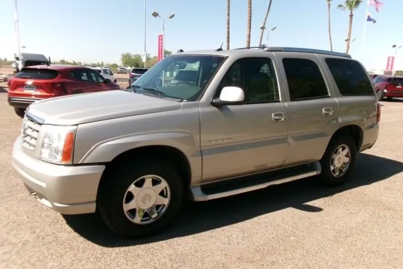 2005 Cadillac Escalade Luxury photo 1