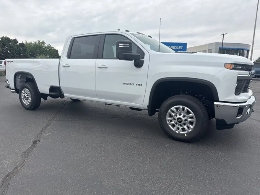 2025 Chevrolet Silverado 2500HD LT photo 1