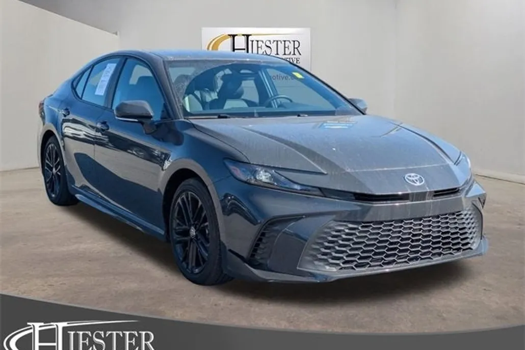 2025 Toyota Camry LE photo 1