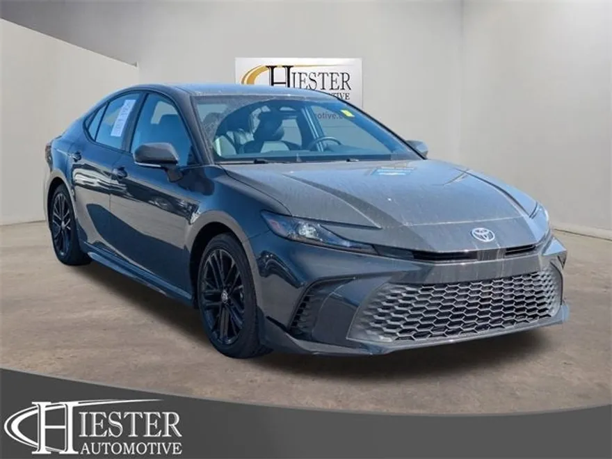2025 Toyota Camry LE photo 1