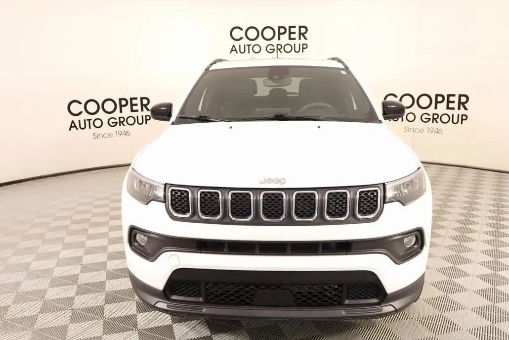 2024 Jeep Compass Latitude Lux photo 1