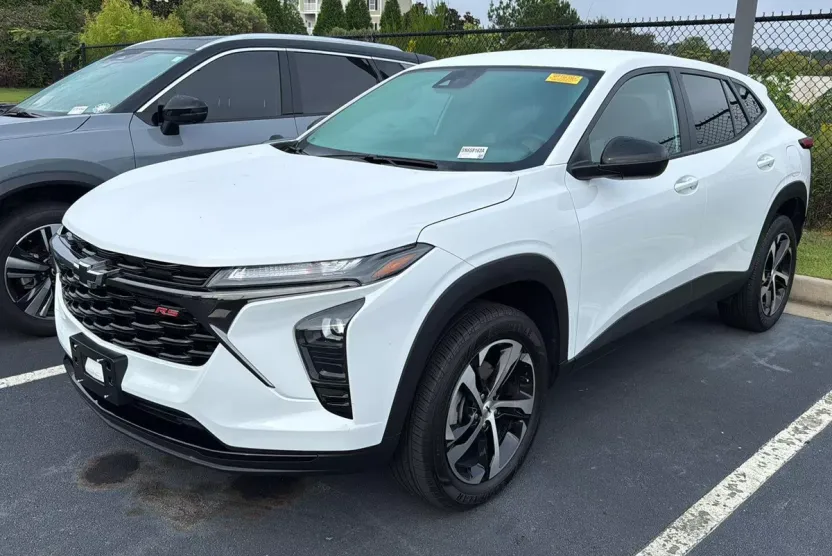2024 Chevrolet Trax photo 1