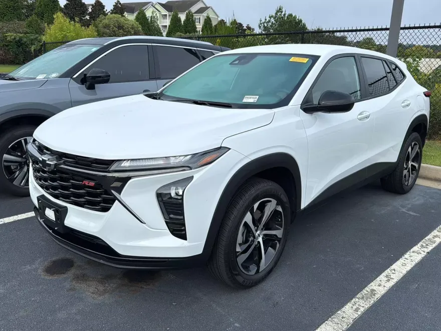 2024 Chevrolet Trax photo 1