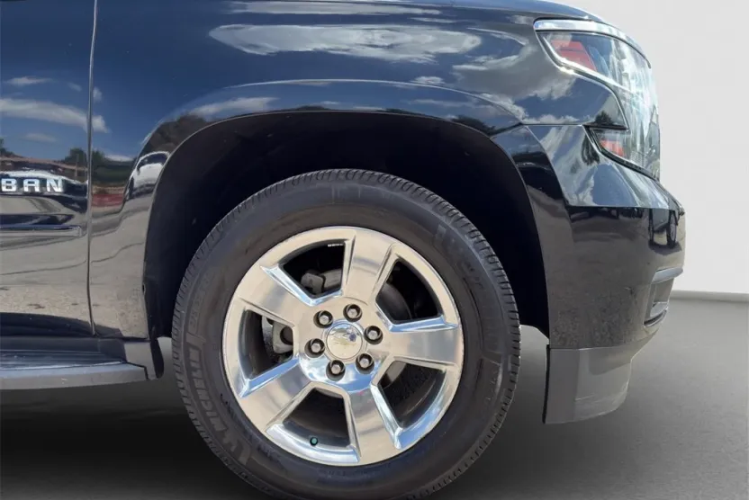 2017 Chevrolet Suburban LS photo 1