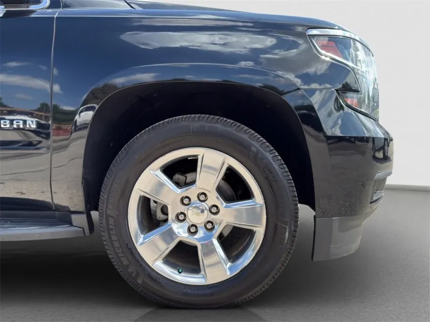 2017 Chevrolet Suburban LS photo 1