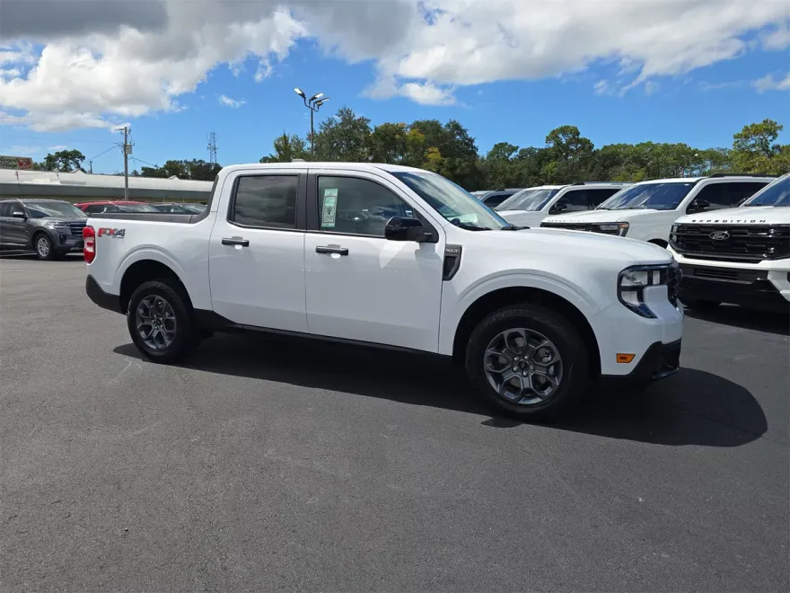 2025 Ford Maverick XLT photo 1