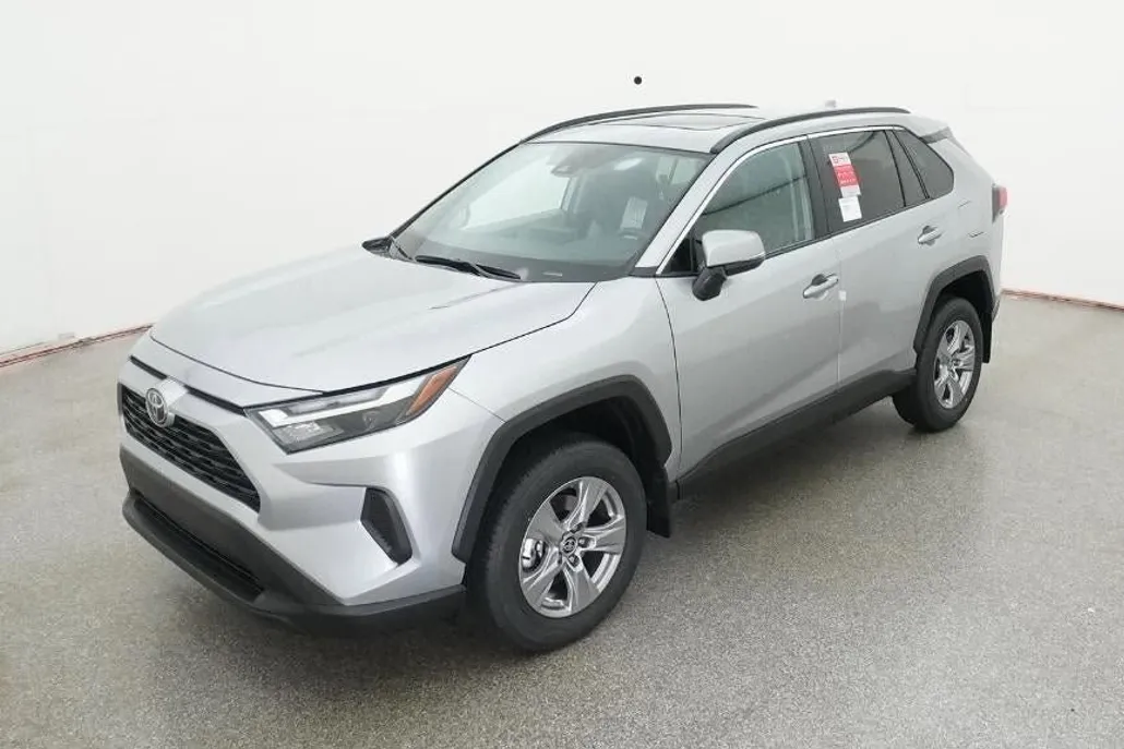 2025 Toyota RAV4 XLE photo 1