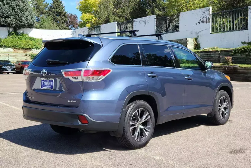 2016 Toyota Highlander Base Hybrid photo 1