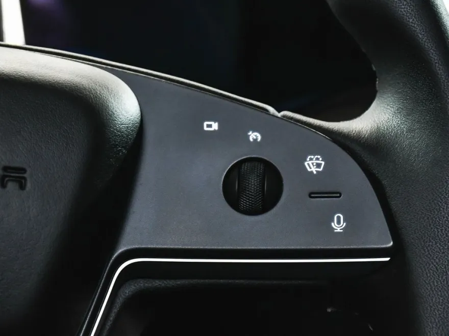 2024 Tesla Model X photo 25