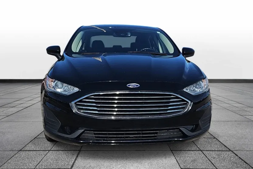 2020 Ford Fusion SE photo 1