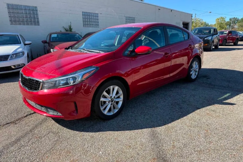 2017 Kia Forte LX photo 1