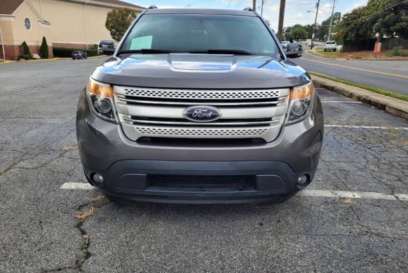 2013 Ford Explorer XLT photo 1