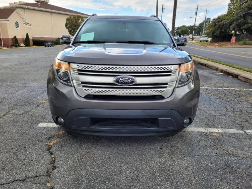 2013 Ford Explorer XLT photo 1