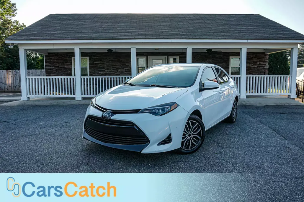 2017 Toyota Corolla LE photo 1