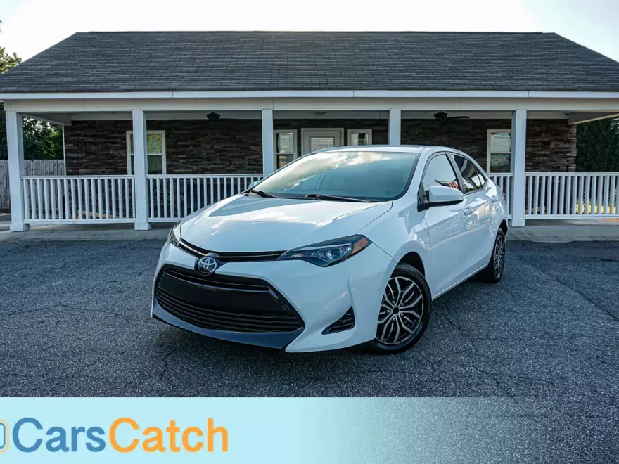 2017 Toyota Corolla LE photo 1