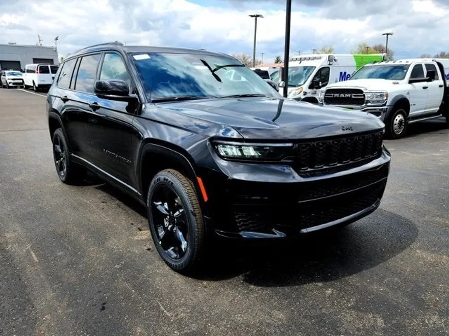 2025 Jeep Grand Cherokee Altitude photo 1