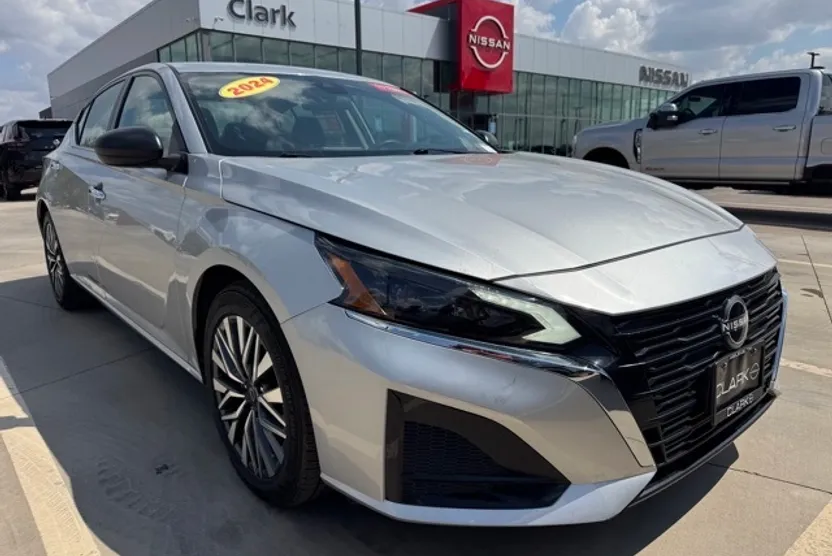 2024 Nissan Altima 2.5 SV photo 1