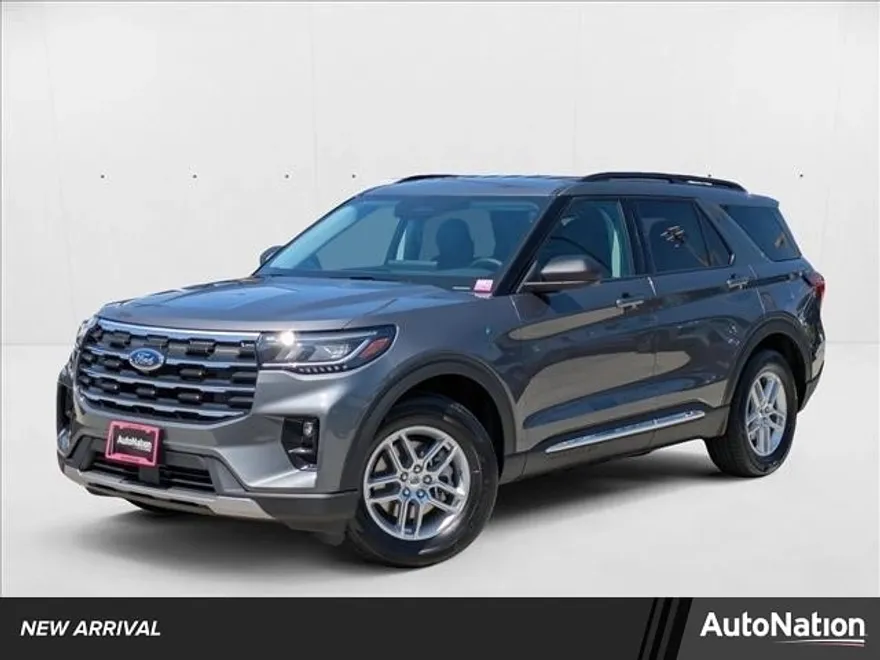 2025 Ford Explorer photo 1