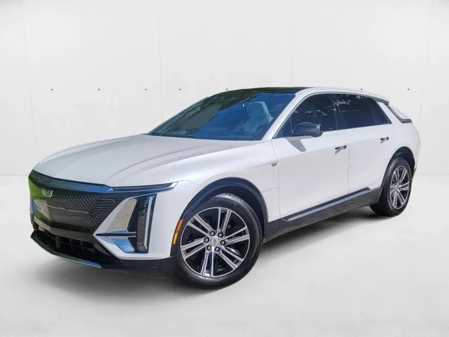 2024 Cadillac Lyriq Luxury photo 1