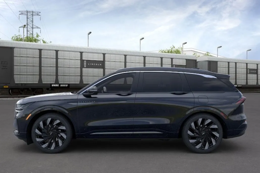 2025 Lincoln Nautilus Black Label photo 1
