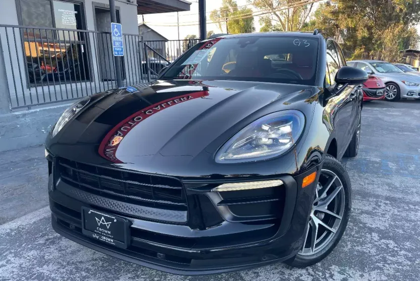 2022 Porsche Macan photo 1