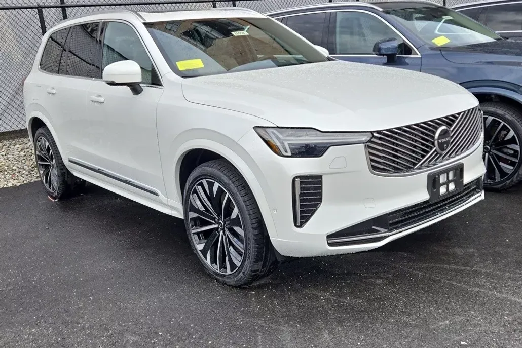 2026 Volvo XC90 Plus photo 1