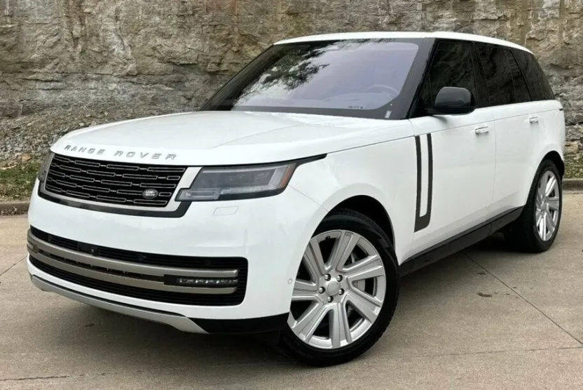 2023 Land Rover Range Rover SE photo 1