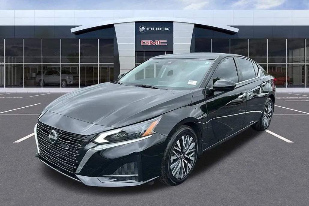 2023 Nissan Altima 2.5 SV photo 1