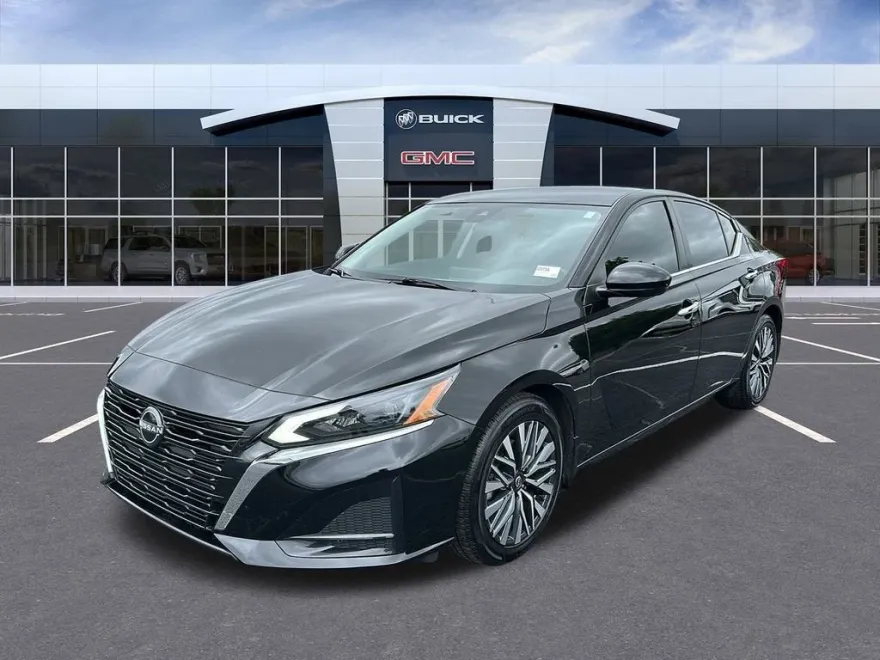2023 Nissan Altima 2.5 SV photo 1
