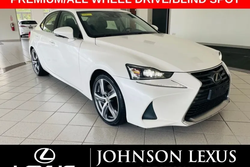 2017 Lexus IS 300 photo 1