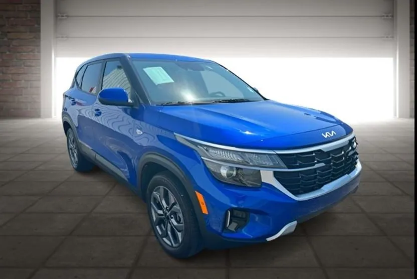 2024 Kia Seltos LX photo 1
