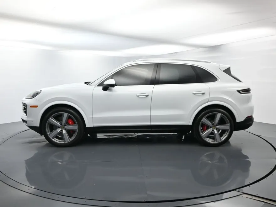 2024 Porsche Cayenne S photo 1