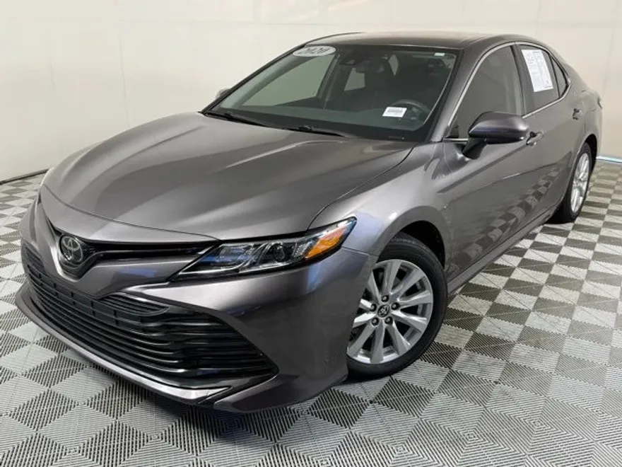 2020 Toyota Camry LE photo 1