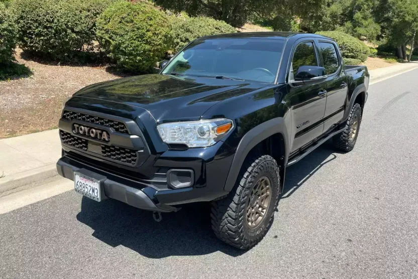 2022 Toyota Tacoma Double Cab TRD Off-Road photo 1