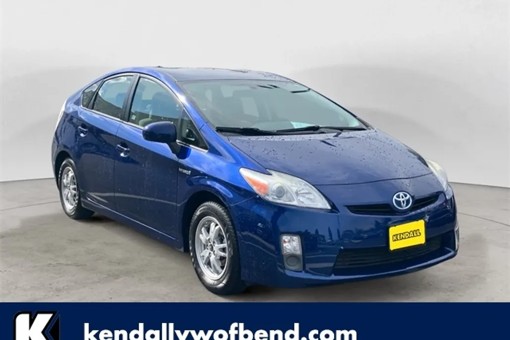 2010 Toyota Prius Three photo 1