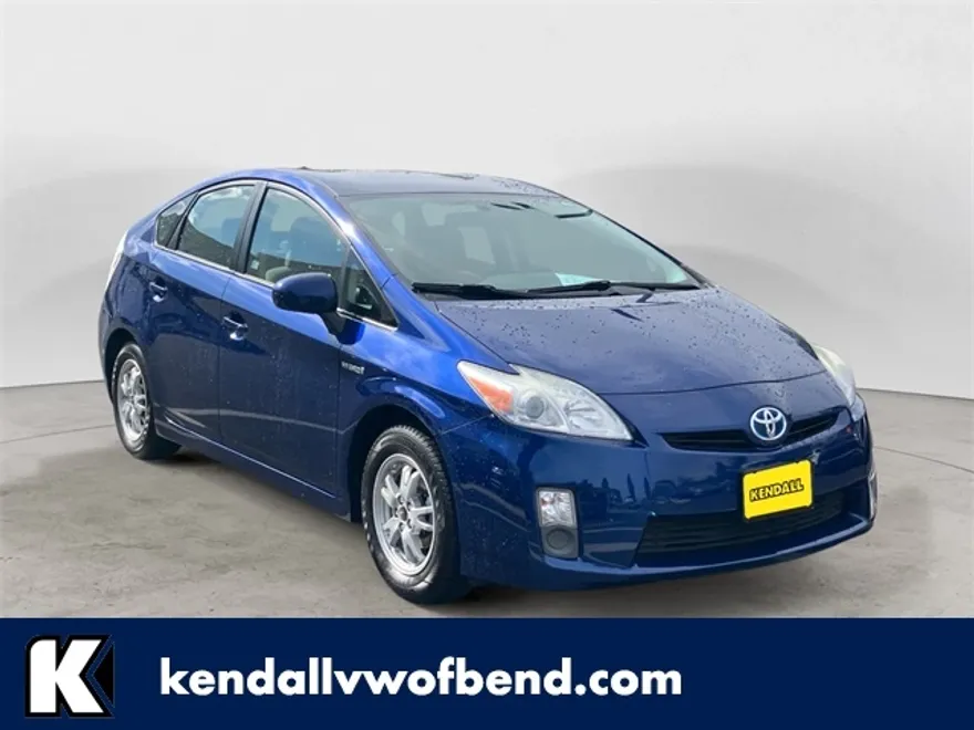 2010 Toyota Prius Three photo 1