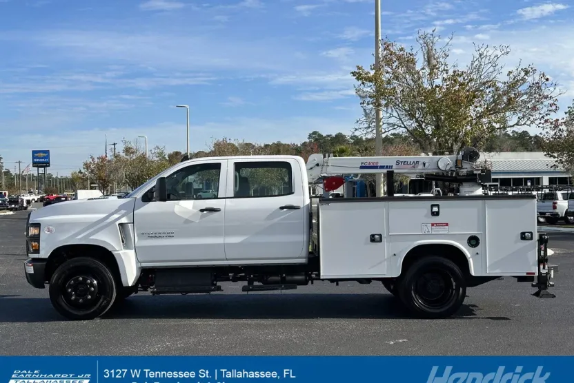 2022 Chevrolet Silverado 4500HD Work Truck photo 1