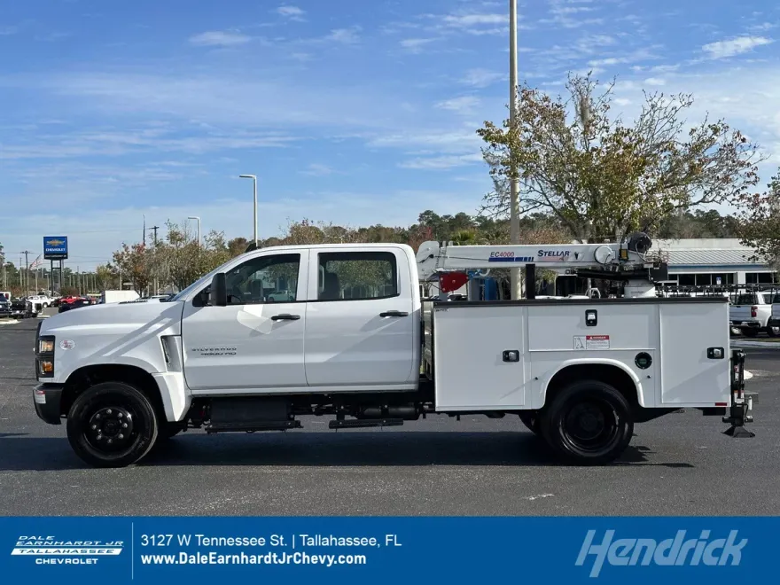2022 Chevrolet Silverado 4500HD Work Truck photo 1