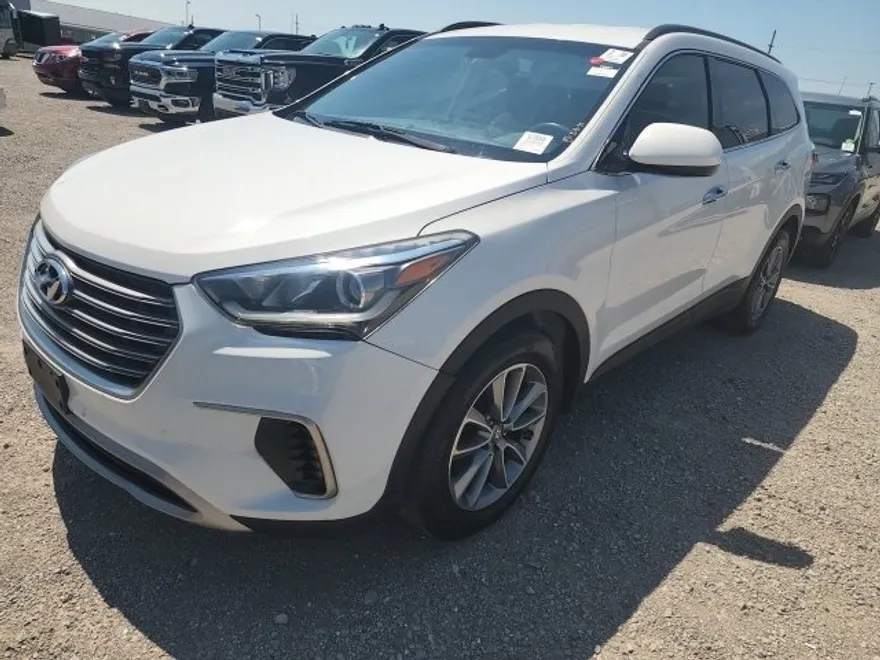 2017 Hyundai Santa Fe SE photo 1
